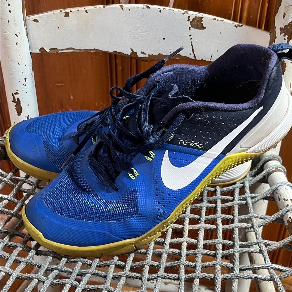 Nike Men's Blue and Yellow Athletic Shoes